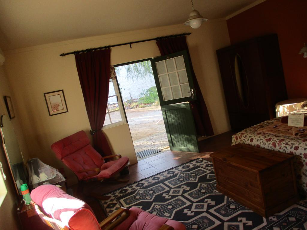 Van Rhyn Guest House Vanrhynsdorp Exterior foto