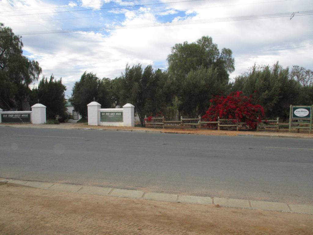 Van Rhyn Guest House Vanrhynsdorp Exterior foto